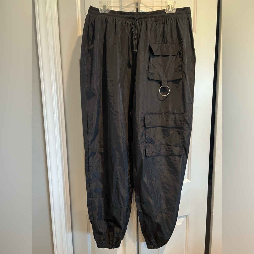 SHEIN Black, Lightweight Joggers w Cargo Pockets, Elastic Waist & Drawstring